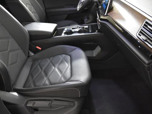 Used 2024 Volkswagen Atlas SE AWD/4WD image 33