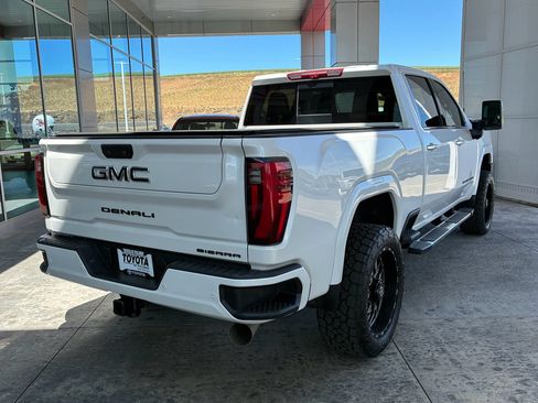 Used 2024 GMC Sierra 2500 Denali w/ Denali Reserve Package AWD/4WD image 9