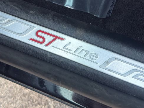 Used 2025 Ford Explorer ST-Line w/ ST-Line Street Pack image 40