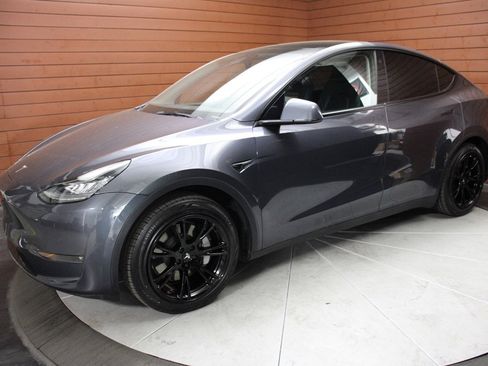 Used 2023 Tesla Model Y Long Range image 4