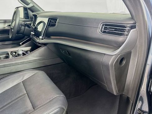 Used 2025 Jeep Wagoneer Series III w/ Premium Group I AWD/4WD image 36