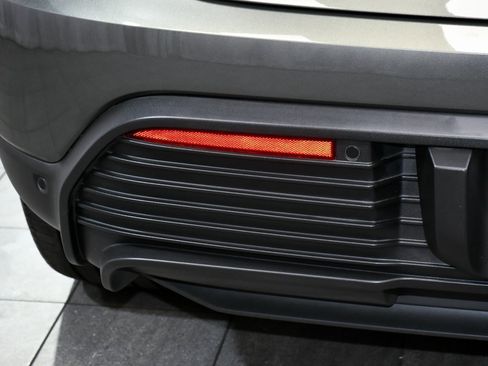 Used 2025 Porsche Macan 4 Electric image 82