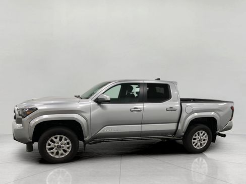 Used 2024 Toyota Tacoma SR5 AWD/4WD image 9