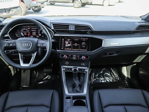 Used 2025 Audi Q3 2.0T Premium w/ Convenience Plus Package AWD/4WD image 16