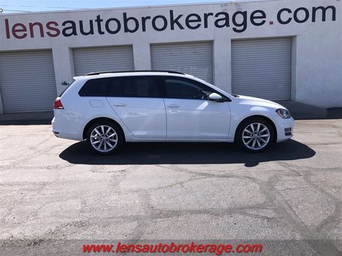Used 2017 Volkswagen Golf SE FWD image 1