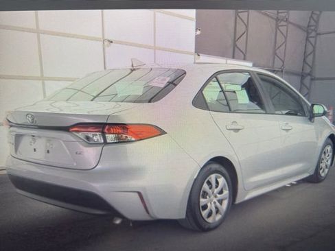 Used 2025 Toyota Corolla LE image 3
