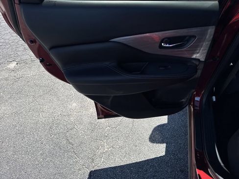 Used 2018 Nissan Murano SV image 21