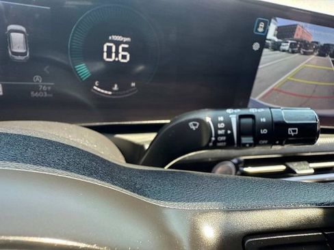 Used 2025 Hyundai Tucson SE image 32