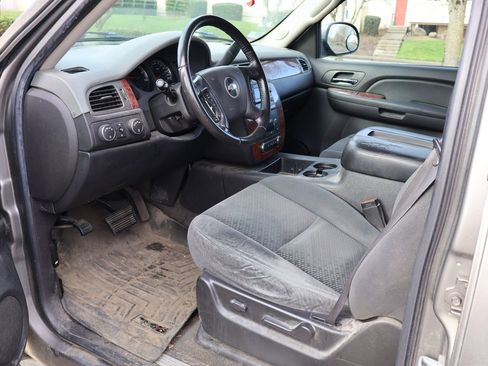 Used 2007 Chevrolet Suburban LT image 4