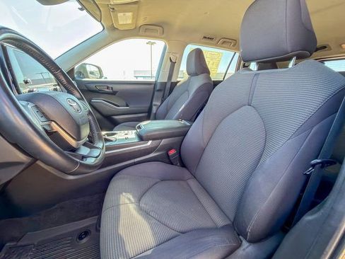 Used 2023 Toyota Highlander LE image 18