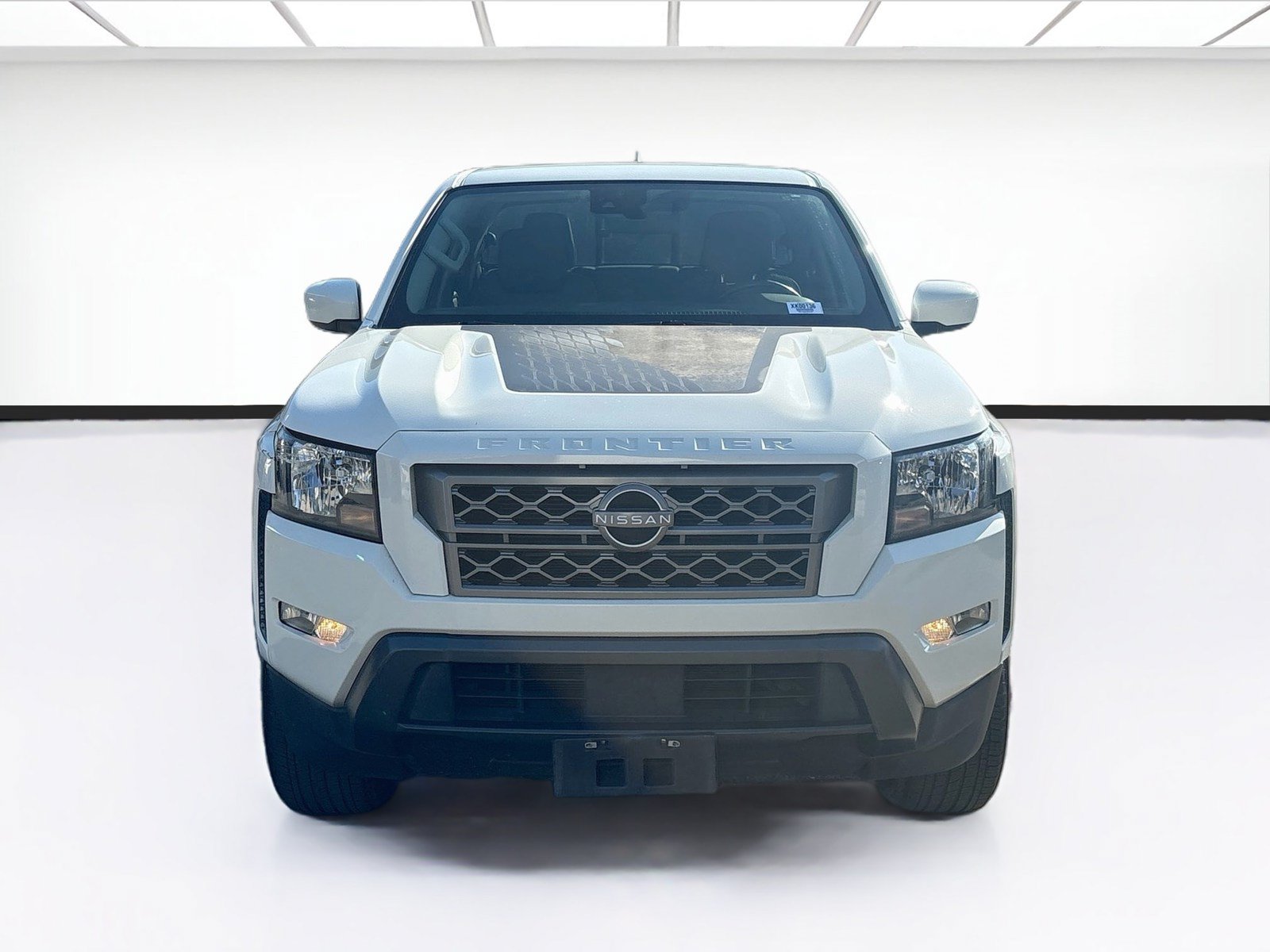 Used 2022 Nissan Frontier SV RWD image 2