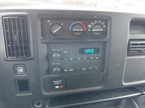 Used 2004 Chevrolet Express 2500 image 35