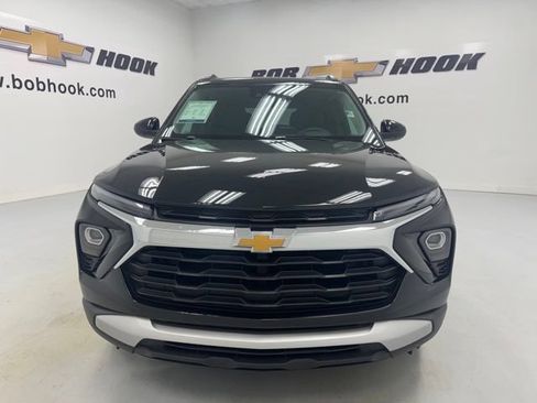 Used 2025 Chevrolet TrailBlazer LT AWD/4WD image 2