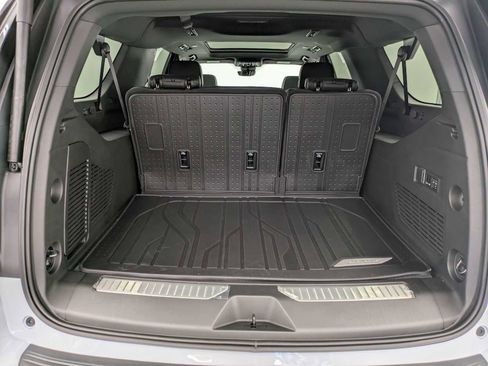 New 2026 Chevrolet Suburban High Country image 33