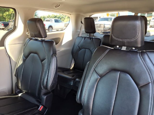 Used 2024 Chrysler Pacifica Touring-L FWD image 15