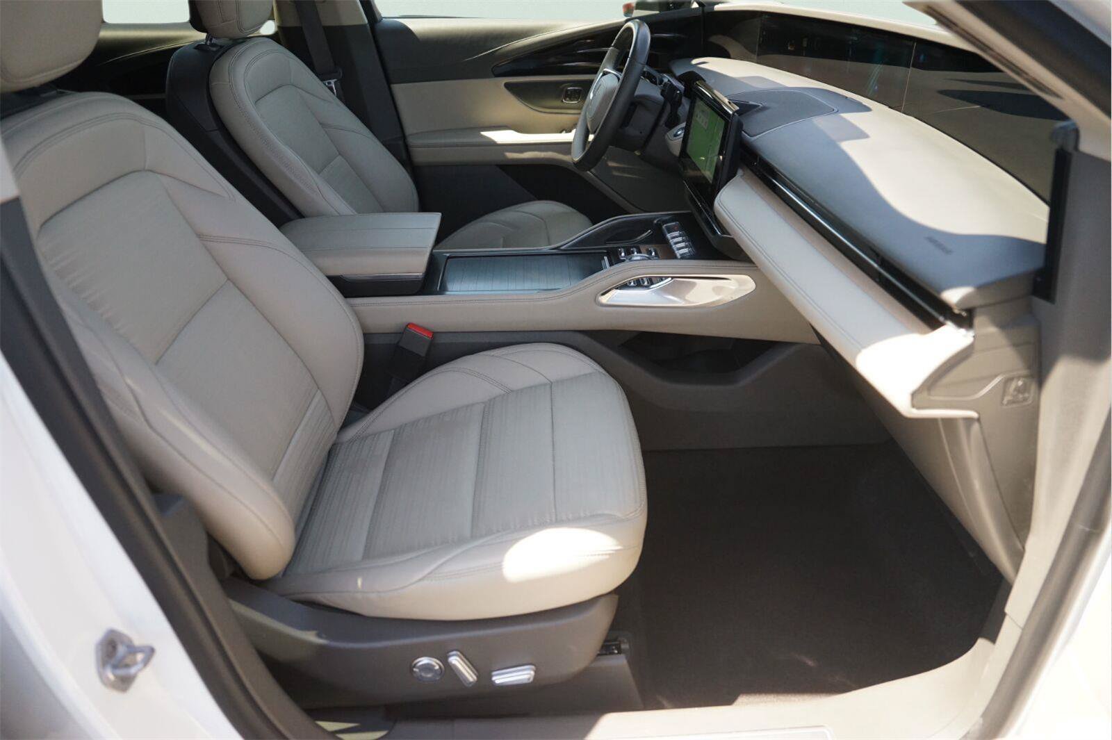 Used 2025 Lincoln Nautilus Reserve AWD/4WD image 19