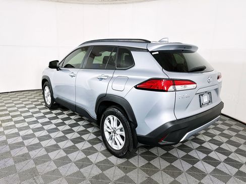 Used 2024 Toyota Corolla Cross LE w/ Moonroof Package image 5