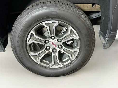 Used 2025 GMC Sierra 1500 SLT image 10