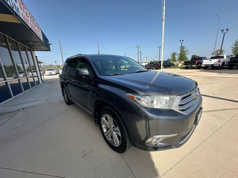 Used 2012 Toyota Highlander Limited w/ Tow Pkg FWD image 7