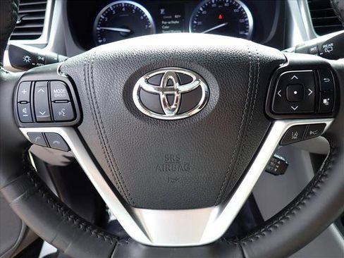 Used 2019 Toyota Highlander XLE AWD/4WD image 18