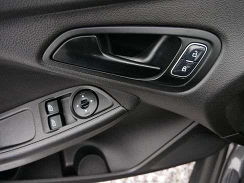 Used 2018 Ford Focus S image 19