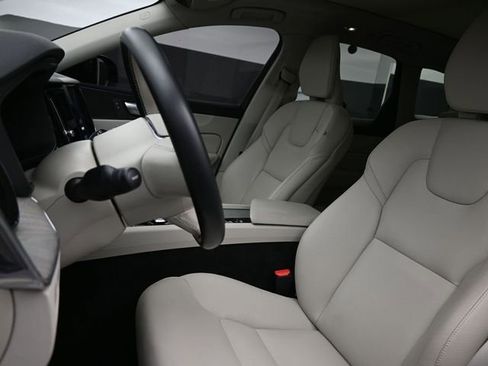 Used 2024 Volvo XC60 B5 Plus w/ Protection Package Premier image 9