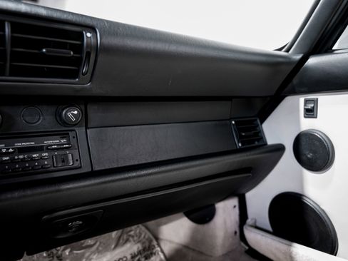 Used 1990 Porsche 911 Carrera image 17