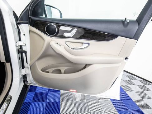Used 2022 Mercedes-Benz GLC 300 4MATIC image 16