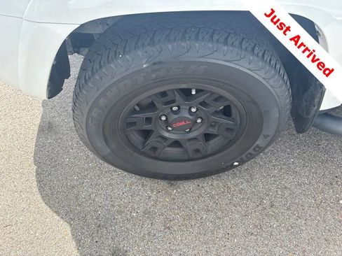 Used 2022 Toyota 4Runner SR5 AWD/4WD image 17