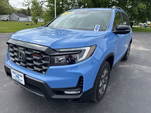 Used 2024 Honda Passport TrailSport image 3