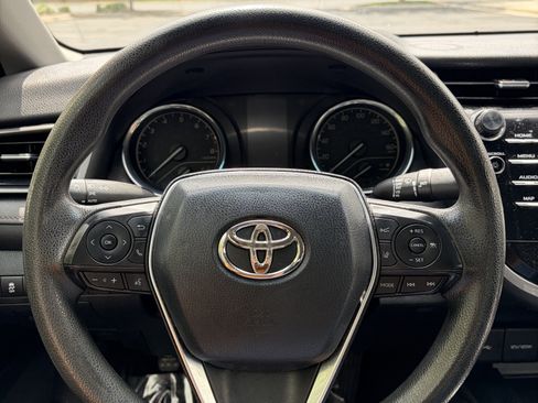 Used 2020 Toyota Camry LE FWD image 21