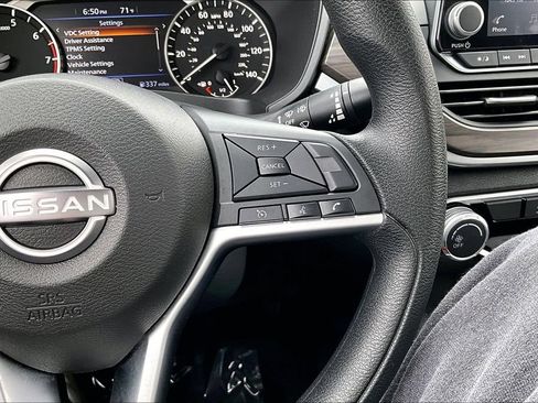 Used 2025 Nissan Altima 2.5 SV FWD image 18