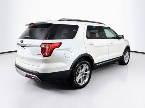 Used 2017 Ford Explorer XLT w/ Equipment Group 202A AWD/4WD image 11