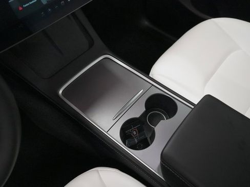 Used 2025 Tesla Model Y Long Range image 27