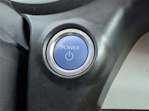 Used 2024 Toyota Sienna XLE image 30