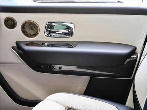Certified 2022 Rolls-Royce Cullinan Black Badge w/ Dark Exterior Package AWD/4WD image 12