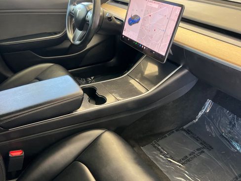 Used 2019 Tesla Model 3 Standard Range RWD image 16