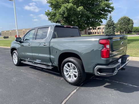 Used 2025 Chevrolet Silverado 1500 LTZ AWD/4WD image 3