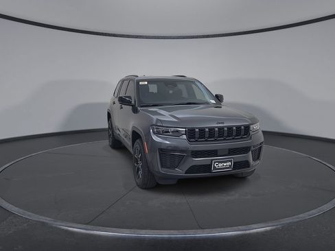 New 2026 Jeep Grand Cherokee Laredo image 4