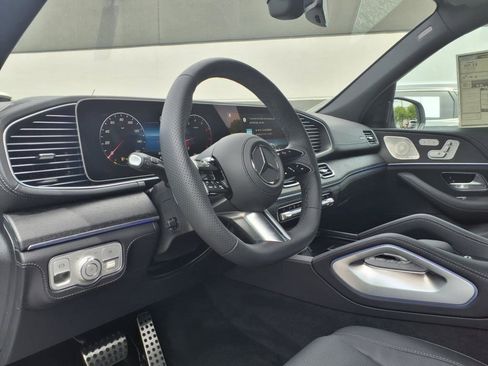 Used 2025 Mercedes-Benz GLS 450 4MATIC image 7
