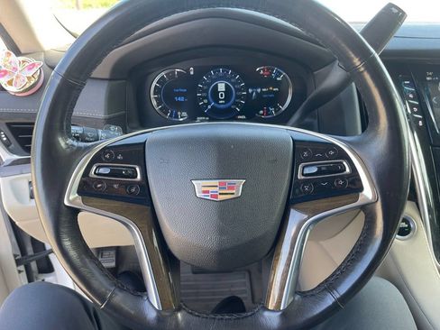 Used 2020 Cadillac Escalade 4WD image 14