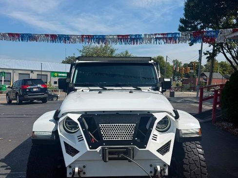 Used 2018 Jeep Wrangler Unlimited Sahara AWD/4WD image 5