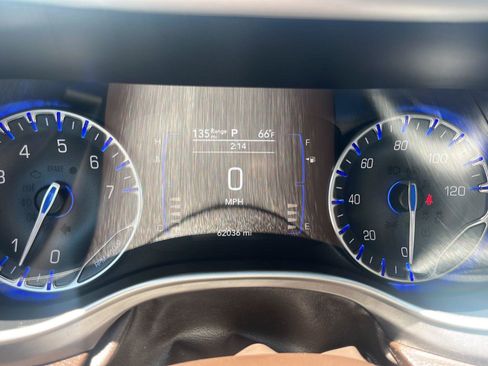 Used 2018 Chrysler Pacifica Touring-L FWD image 13