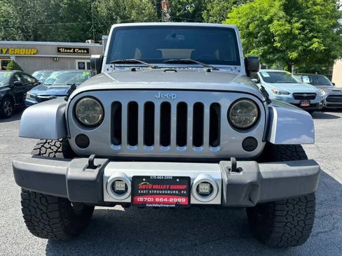 Used 2015 Jeep Wrangler Unlimited Sahara w/ Connectivity Group AWD/4WD image 3