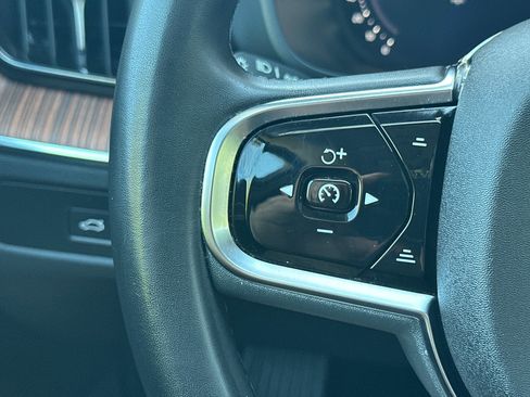 Certified 2024 Volvo XC60 T8 Plus image 27