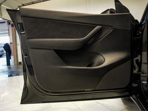 Used 2022 Tesla Model Y Long Range AWD/4WD image 18