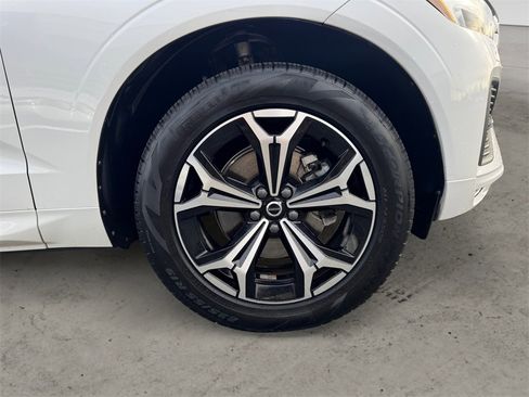 Certified 2022 Volvo XC60 B5 Momentum w/ Climate Package image 7