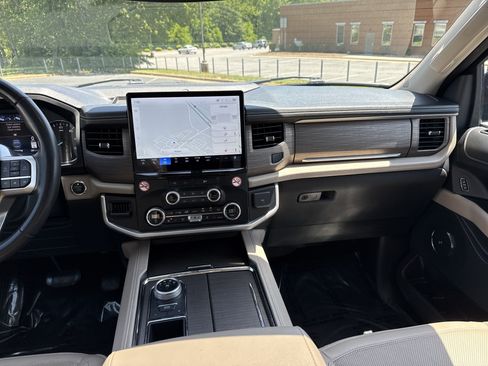 Used 2024 Ford Expedition Max Limited RWD image 30