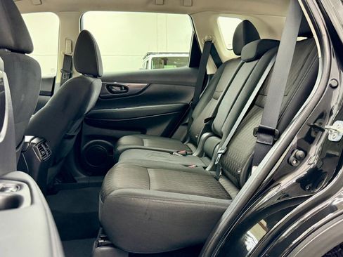 Used 2019 Nissan Rogue S image 10