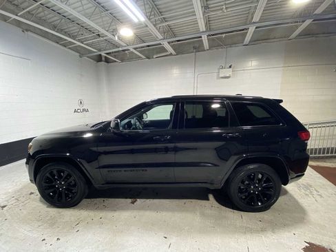 Used 2019 Jeep Grand Cherokee Altitude image 3